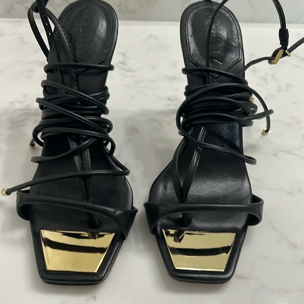 NEW- Schultz Vikki Black Leather Sandal - 6